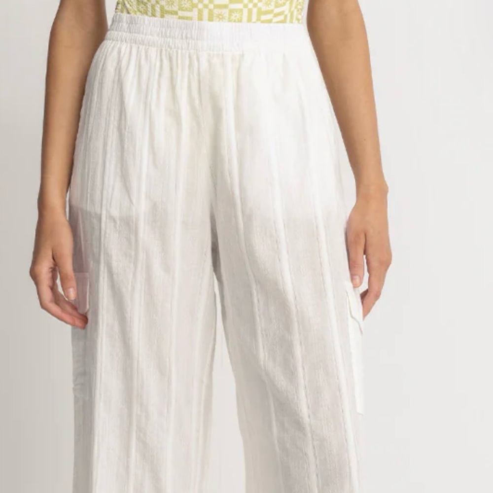 RHYTHM WOMEN'S AMALFI CARGO PANT - WHITE. NWT. 100% Cotton. Size 4